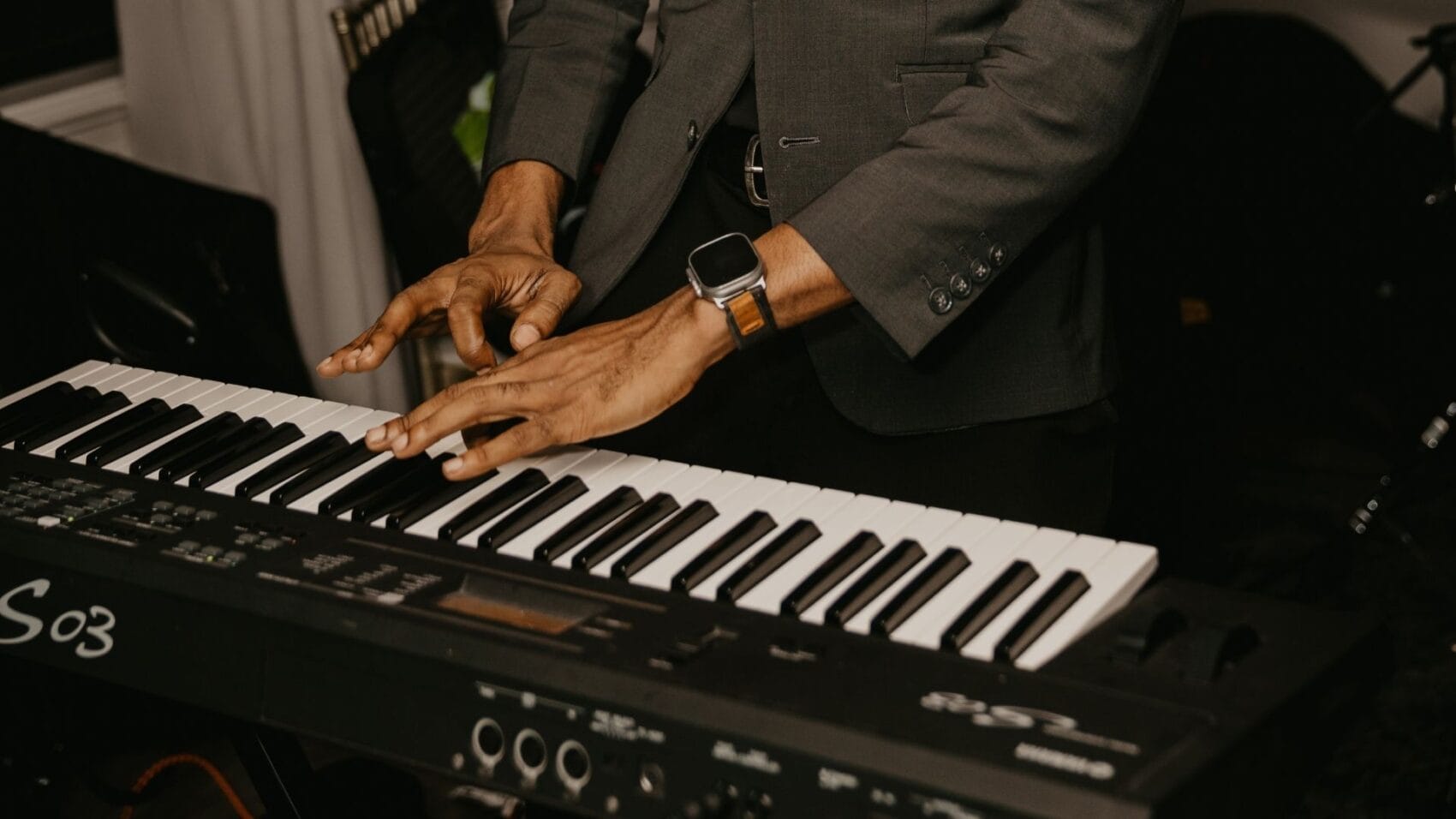 Piano Live entertainment aboard SunQuest Cruises Dinner Cruise